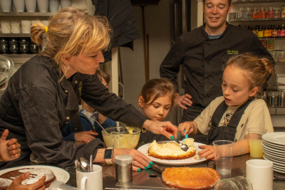 Diana icing cake (Charlene).jpg