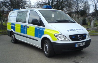 Wandsworth_Park_Police_Van.JPG